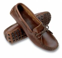 Minnetonka Cowhide Moccasin